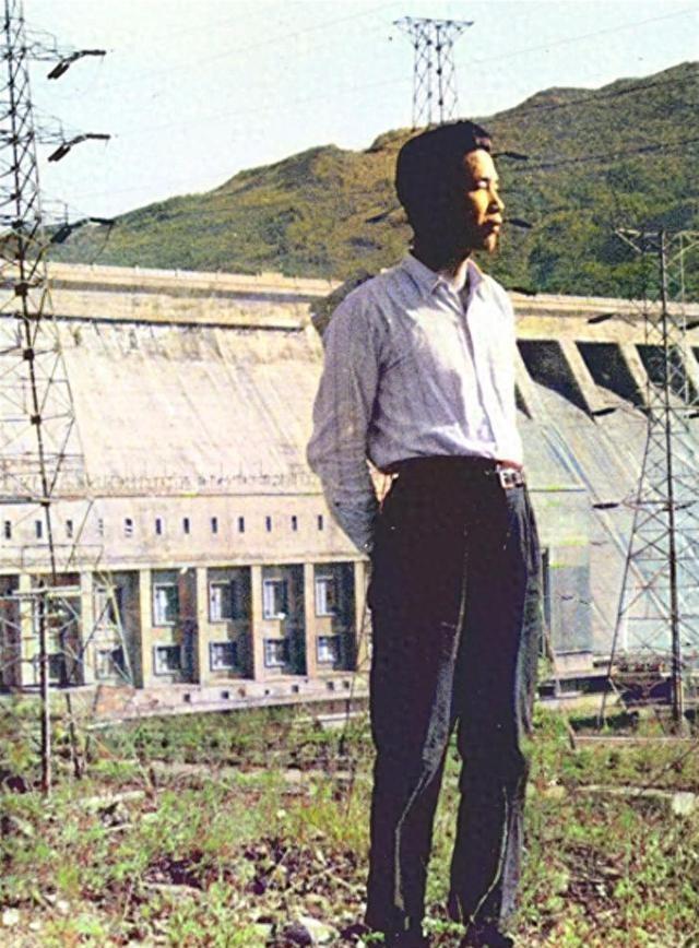 1997年，李鹏总理全家在玉泉山游玩，难得团聚，女儿女婿罕见出镜