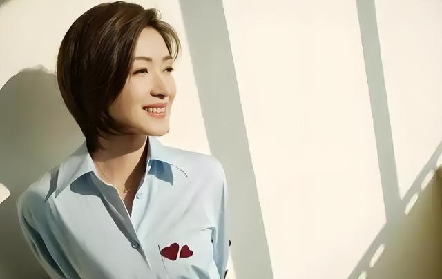 因长得太漂亮被导演狂追，却因拒绝追求无戏可拍，今搭档胡歌走红