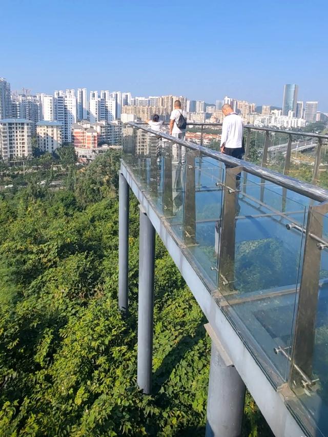 69岁老汉挑战5.5公里的环山步道，结局让人意想不到