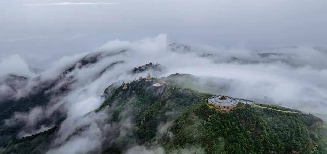 巍巍回龙山,灼灼资兴景