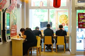 精致“一人食”日料，终于割不动中国韭菜了！日式快餐彻底衰败？图片