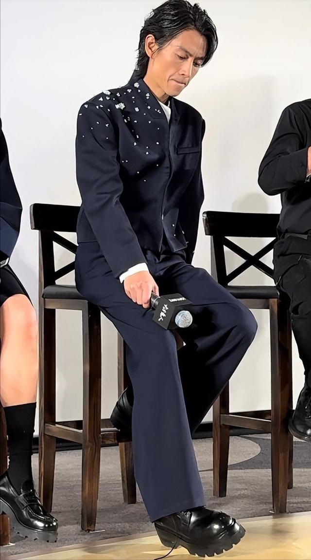 离婚9个月后，38岁陈晓再次官宣喜讯，活成陈妍希高攀不起的存在