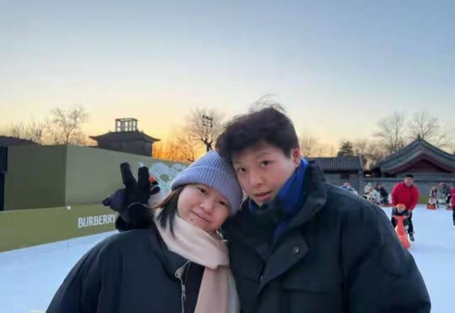 全红婵归队，留着长发，长成大姑娘了	，和陈艺文司雅杰喝下午茶