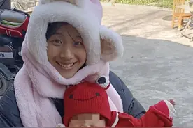 一路走好！28岁抗癌网红红红去世，19个月女儿隔着冰棺叫妈妈图片