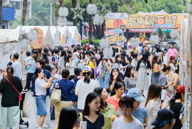 国庆消费不止“买买买”：五大趋势指向情感需求