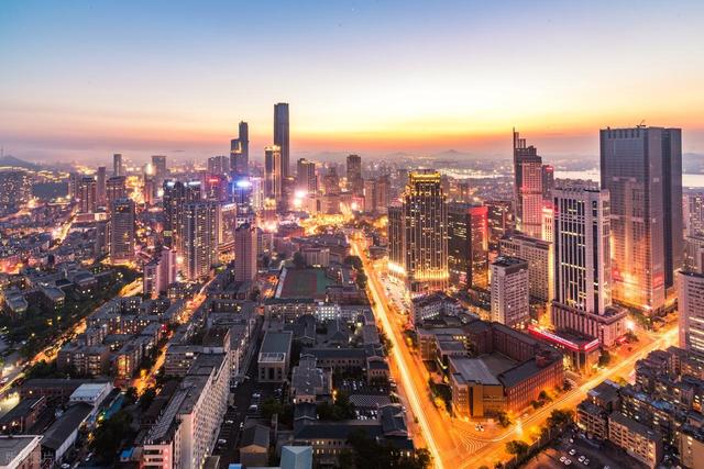 三亚和大连，一个最南一个最北的海滨城市，实话实说差别确实 很大