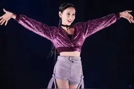 钓小鲜肉，对峙黑粉，无视流言，中年的董洁彻底放飞自我图片