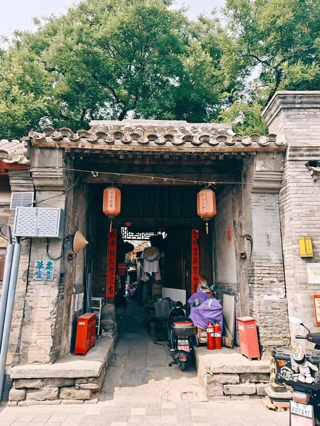 “蜗居”在北京胡同里的本地人：看不上外地人，本地人又找不到！