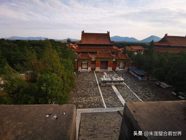 和四位战友参观唐山清东陵