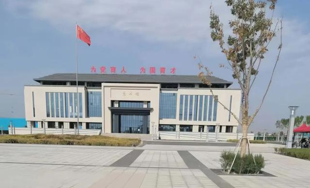 一场温暖的送学之旅，攒了首可克达拉新城与少年的歌