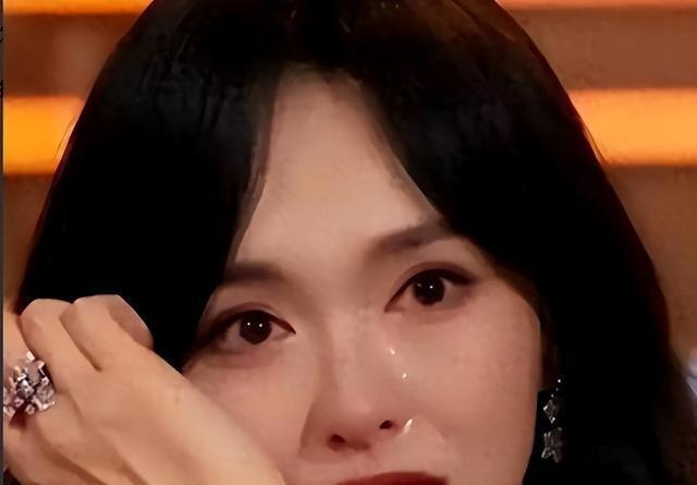 婚变传闻后，罗晋携任素汐与母亲去祈福，撕下了唐嫣仅存的体面