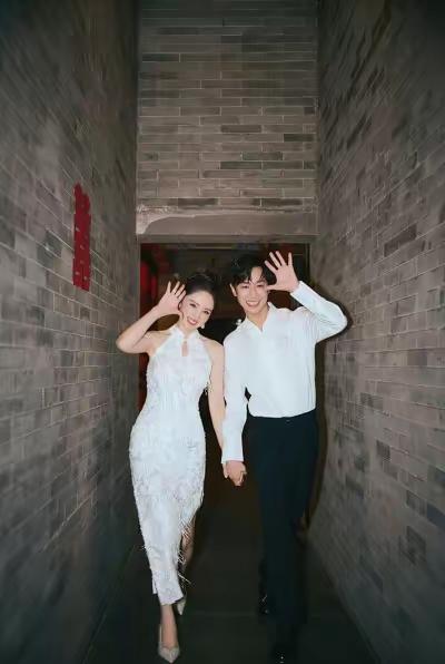 笑不活，佟丽娅发文祝福董璇新婚快乐，评论区都是唱反调的