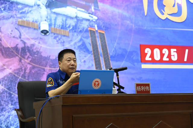 我国首位航天员杨利伟，被授予少将军衔，退休后能享受什么待遇？