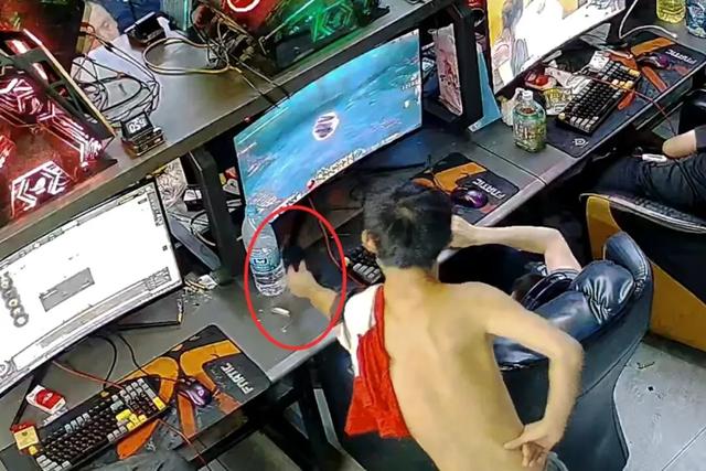 昨夜今晨 | 前央视知名主持人复出 | 山姆App现不雅照 | “大衣哥”赢了 | 马尔代夫世代禁烟令