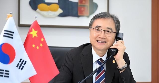 琉球不属于日本！中俄军队包围琉球，韩国紧急避险，高市怕啥来啥