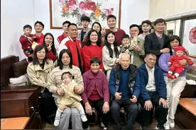 徐杰晒过年全家福 家人欢送徐杰赴男篮报到 徐杰害羞 姐姐一脸幸福图片