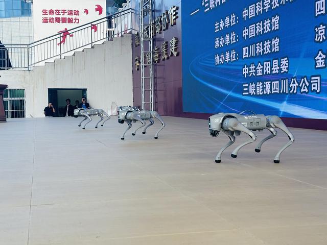 “中国流动科技馆”走进金阳 为凉山学子点燃科学梦想