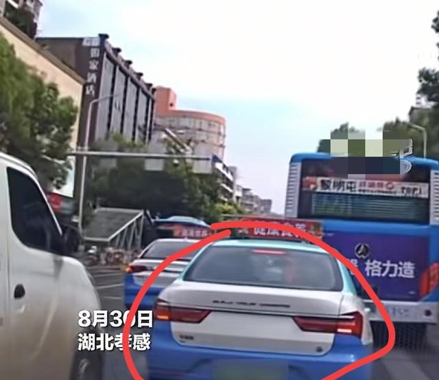 出租车被撞飞后续：车内数名军人，伤情惨重多处骨折，司机不简单