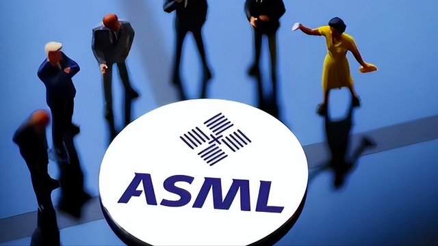 摊牌了?中企陆续收到光刻机，外媒：ASML公司不“乖”了