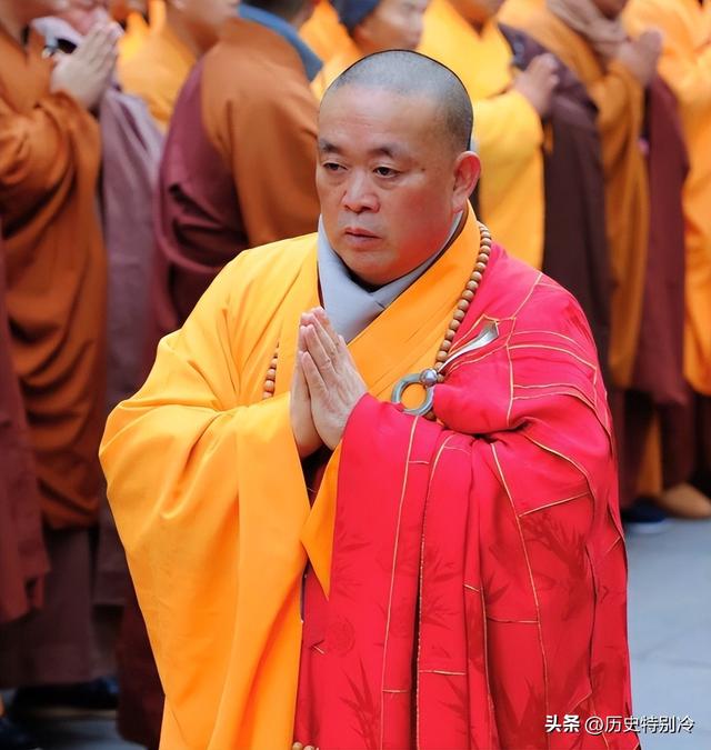 少林寺现状：入口警察排查，方丈室全方位封锁，释永信石碑被遮挡