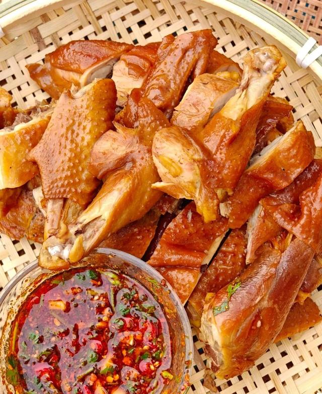 不输昆明！高铁可达20℃暖冬小城，泡温泉晒太阳水果随吃！人少物价低，6元就嗦粉！