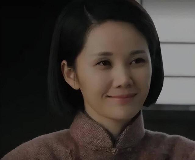 宋祖英近照不是因美人迟暮是她眼里没了曾经的甜与纯	。