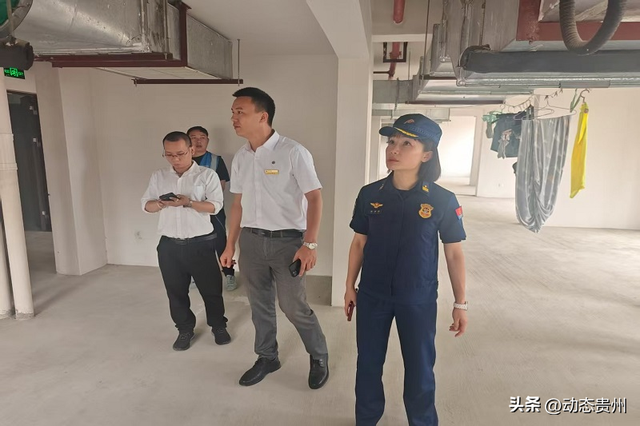 贵阳被外地游客“攻占”！南明消防默默地做了......