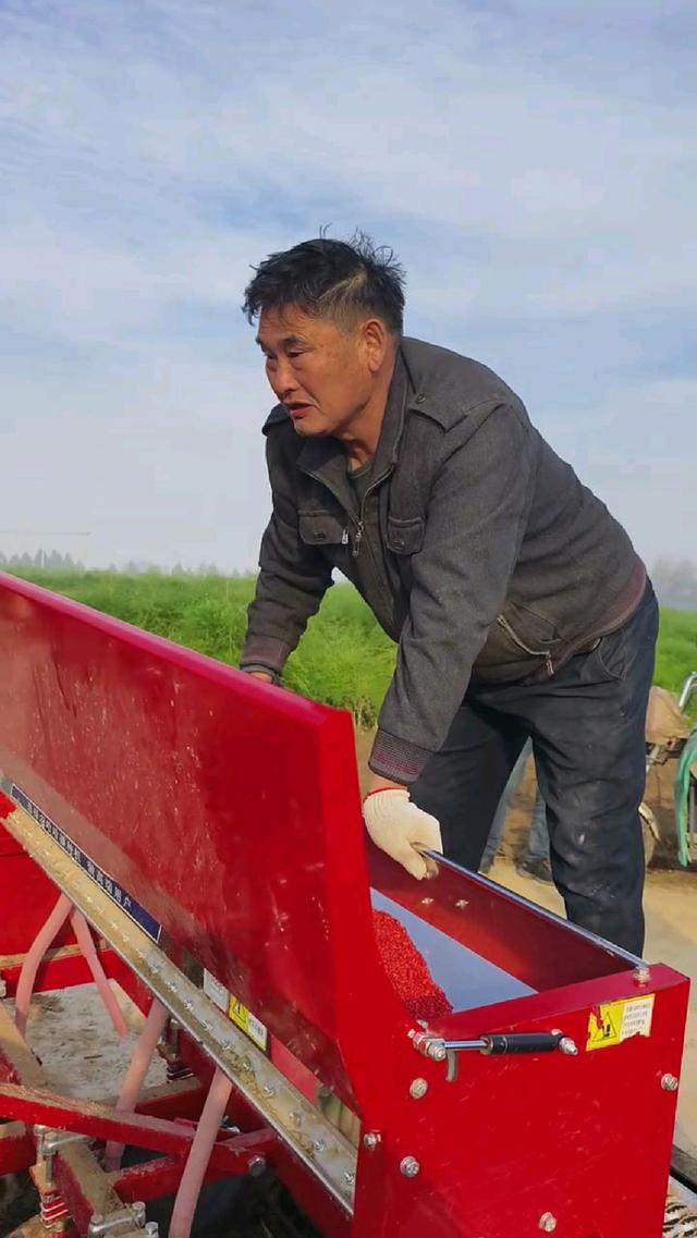 不再容忍！被传"跳楼身亡"的大衣哥，这一次终于不再选择沉默