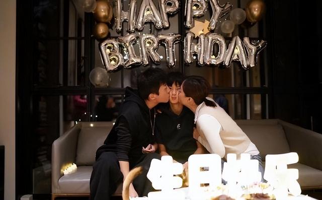 孙俪发长文庆祝，称邓超“昨天的眼睛应该是在潮水中度过的”