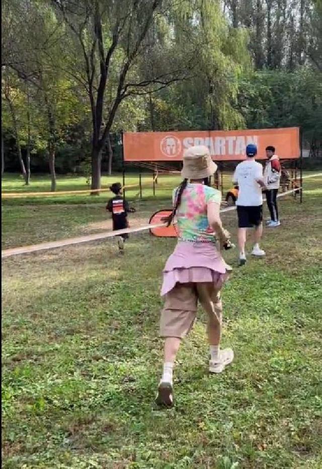 林高远离开了首钢园，何卓佳出席球员见面会，马龙夏露陪孩子跑步