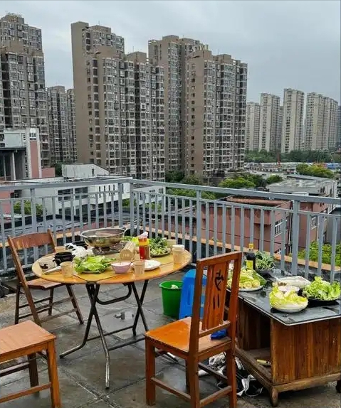 有人正在疯狂收购老旧小区顶楼	，内行人：里面的商机许多人都不懂