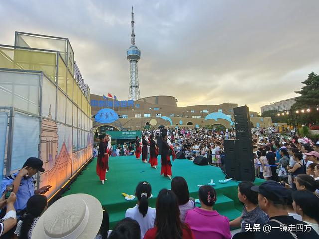 周末16点，长春新民大街又准时变身步行街，市集和舞台开放