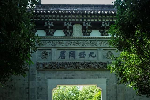 去了一个超绝松弛感小城，比起当卷王，这里的人更爱“活在当下”