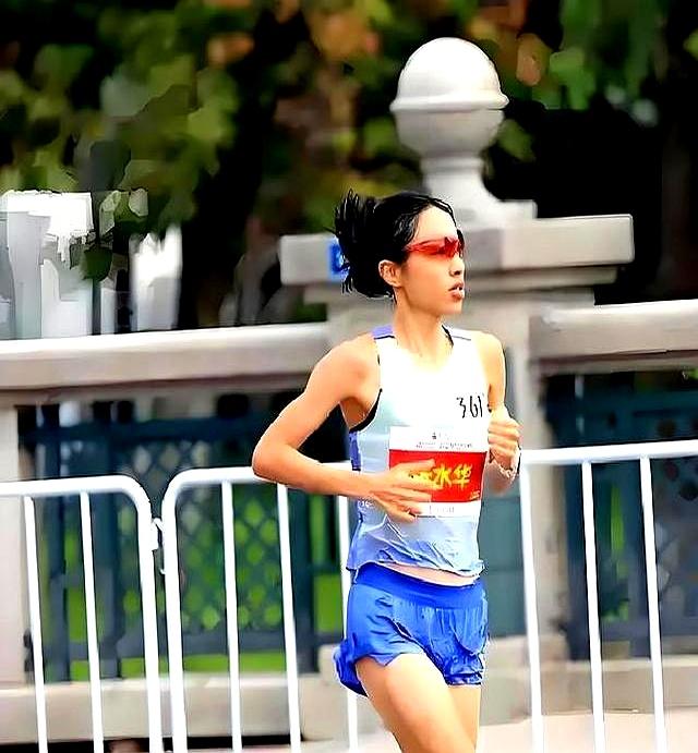 最快女护士“底牌”曝光，难怪医院妥协，同事配合，1个人赚2份钱