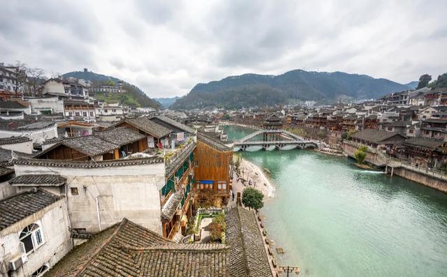 贵州这座冷门小城，风景如画、物价不高，累了就去小住几天