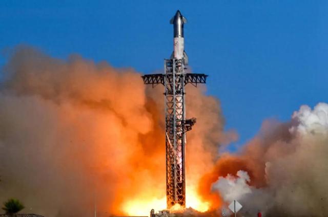 马斯克开火NASA，星舰落地前争吵先升空