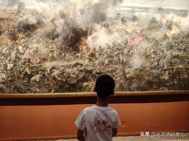 带孩子去中国美术馆参观“人民必胜”主题展,爱国主义教育太深刻