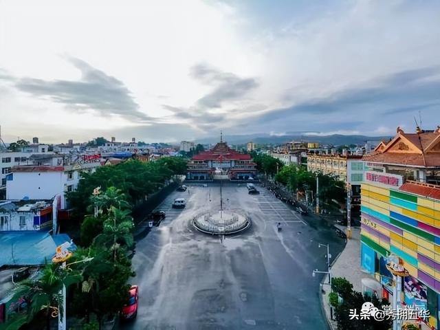 一条边境国道，藏着云南最动人的团结与烟火