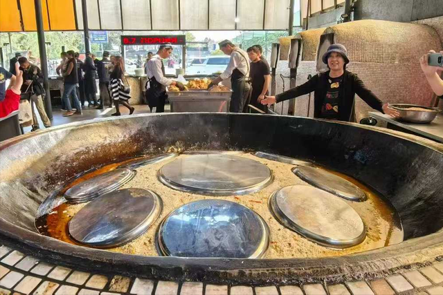 中亚旅游天花板，被戏称为“放大版新疆”，安全系数高，一眼千年