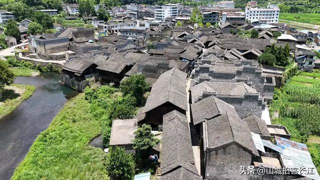 贵州铜仁头号大县，交通令人又爱又恨，景点名称像武侠小说目录？