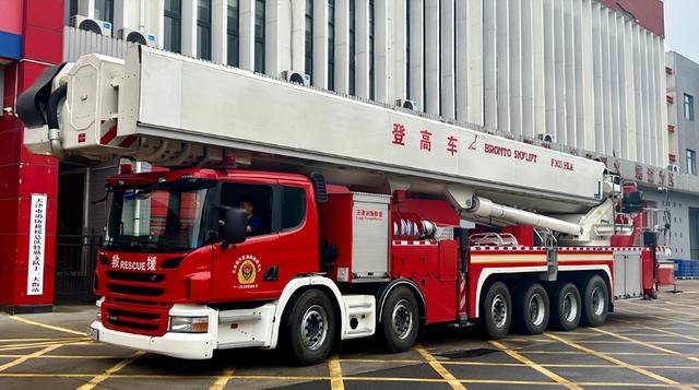 一辆进口消防车2400万！中国连航母都能造，为何却造不出消防车？
