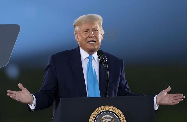 特朗普恐怕没料到！大批军火还没抵达台岛	，中方一招直打美国七寸