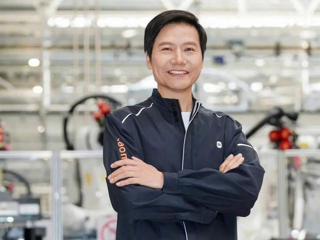 60岁每天工作18小时！雷军携小米16亮剑，逆袭比爽文更燃