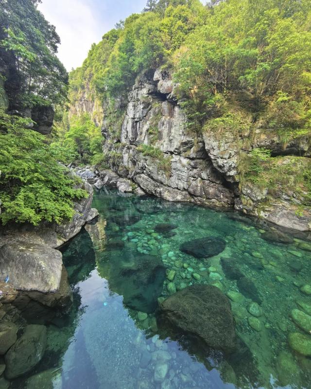 这座长江南岸的佛光之城，藏着安徽最能打的山水