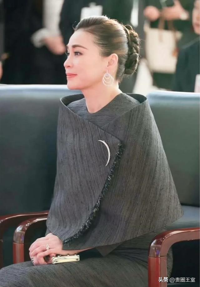 泰王不懂妻美!和苏提达王后参观北京航天城,对其使眼神表情严肃