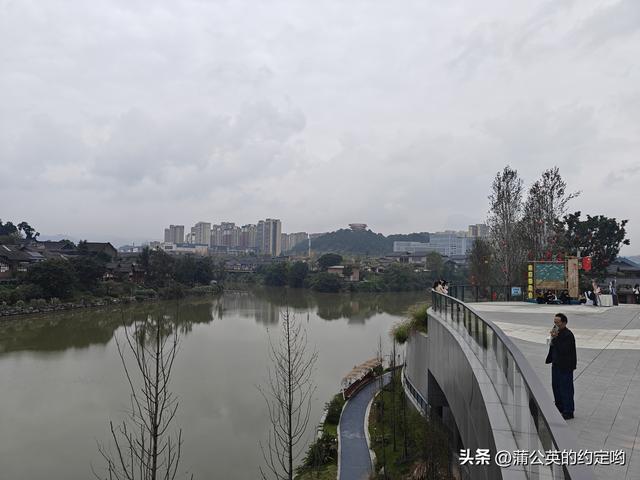 江边古镇风景不错，值得一看