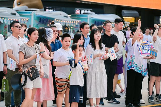 “来宜泸 耍一路”！宜宾、泸州来渝广发邀请函 “房车巡游快闪”燃动山城