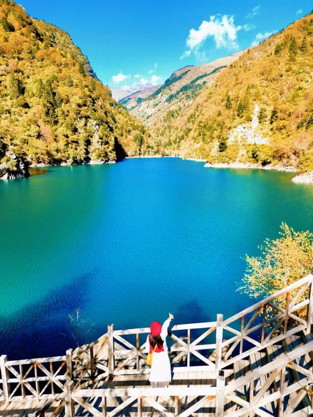 闯入秋日油画！松坪沟彩林巅峰绽放，泡私汤温泉，看千年非遗打铁花！