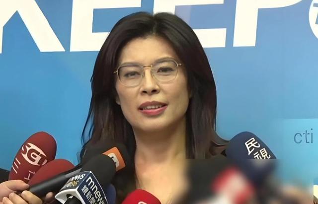 赶在坐飞机来陆前，郑丽文率先发出邀请，解放军轰6K飞抵台岛周边