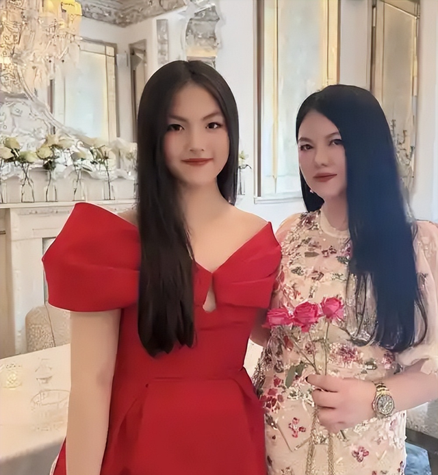 李湘被禁关5天后，家境被扒底朝天	，父母身份曝光，果然不简单